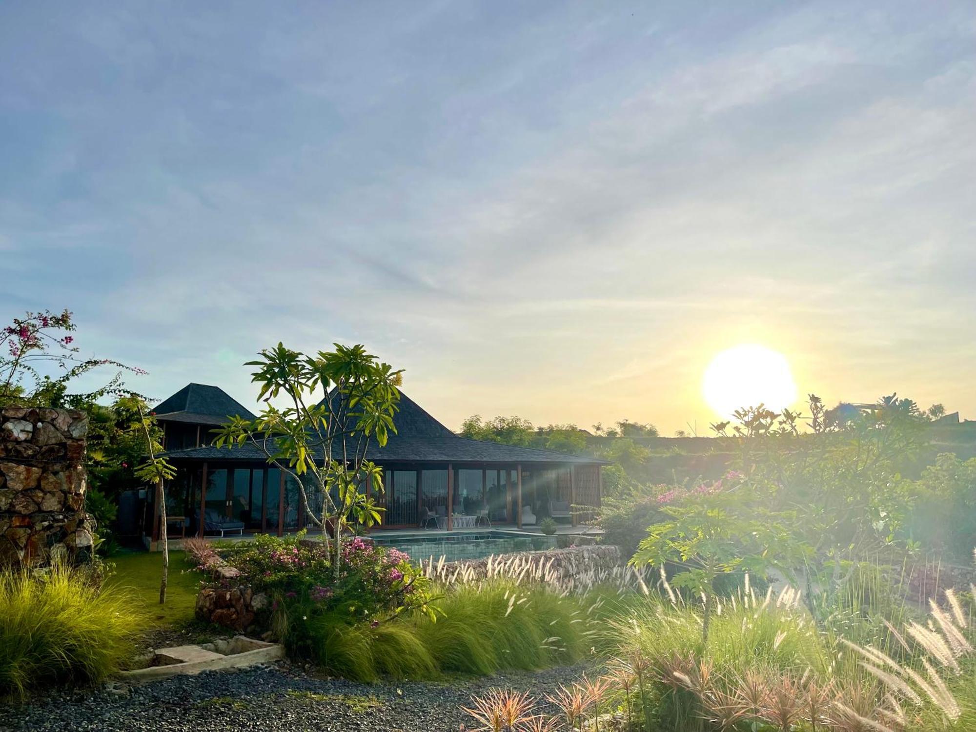 Lobster Bay Lombok Hotel Awang Екстериор снимка