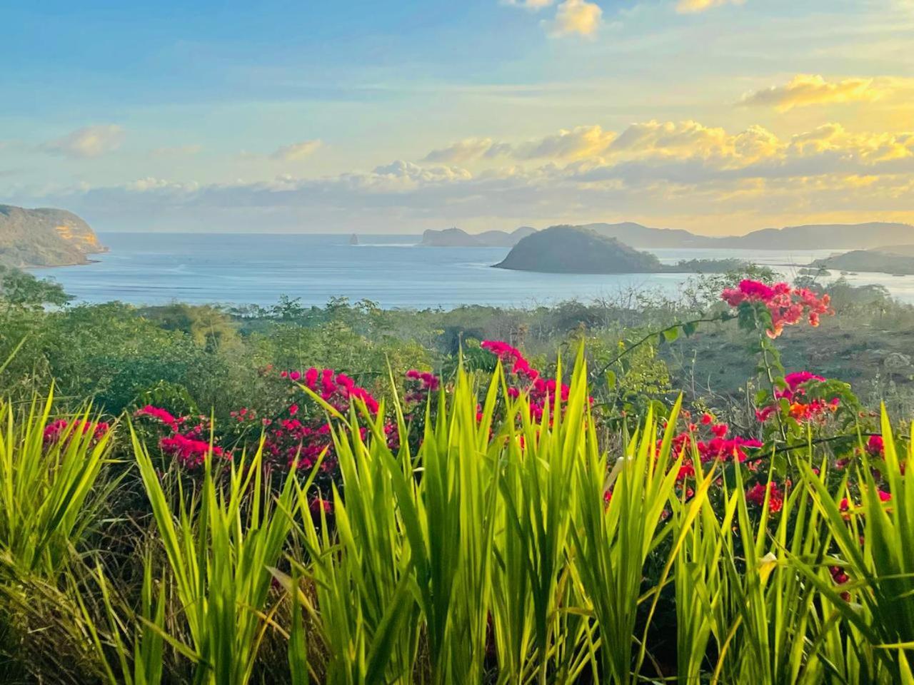 Lobster Bay Lombok Hotel Awang Екстериор снимка